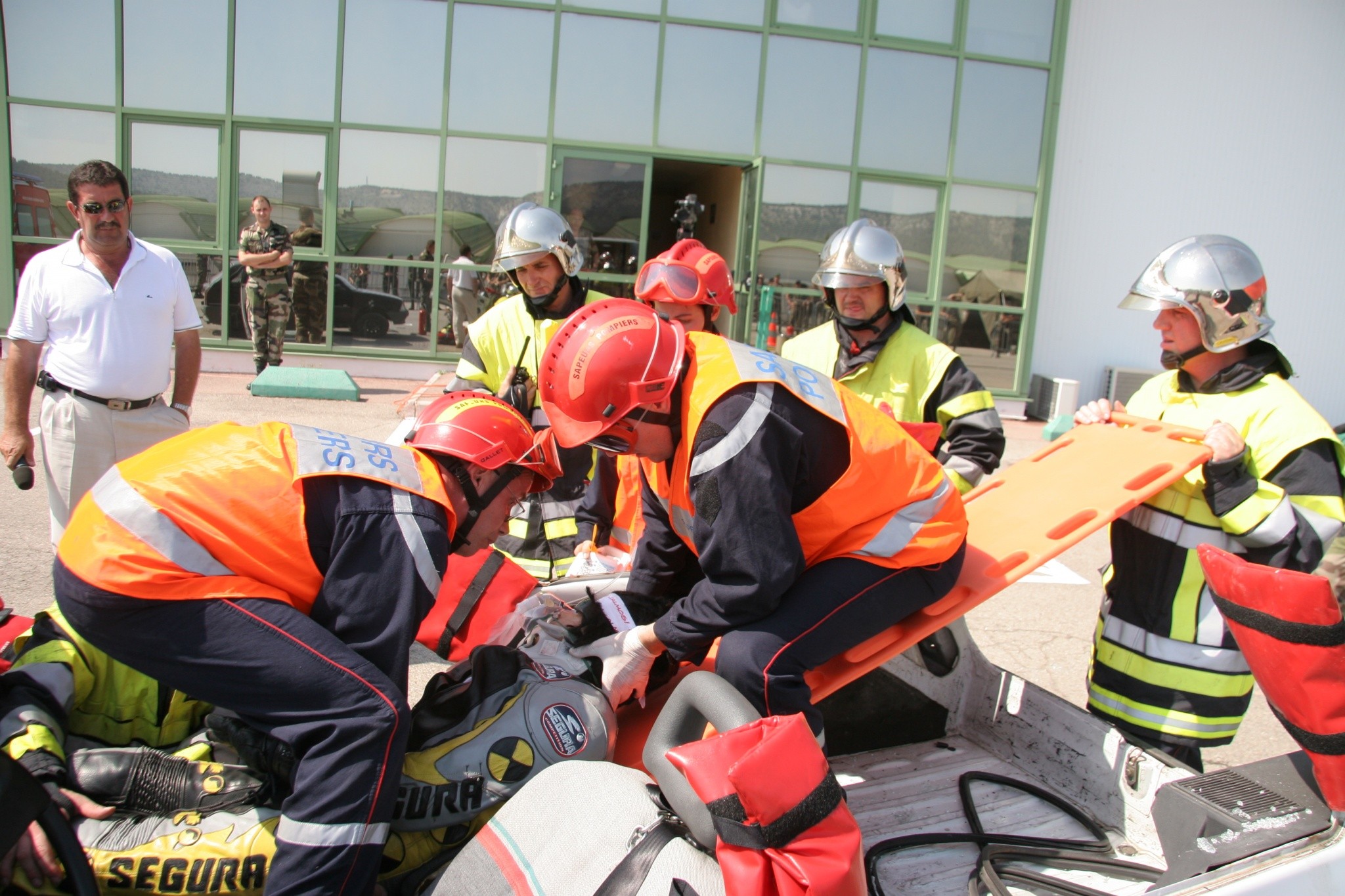 Emergencias atendiendo urgencias 